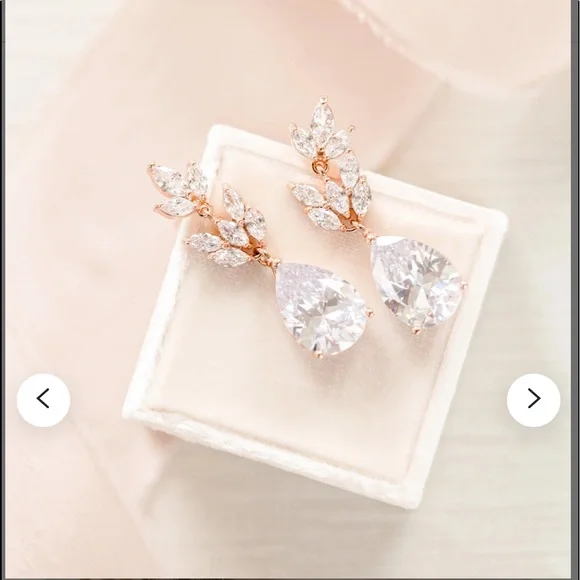 Sparkly Rose Gold Wedding Set - Gorgeous Crystal Necklace and Drop Earrings - Picture 3 of 8